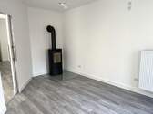 Separates Büro Schwedenofen.jpg - Büro in Ellingen zur Miete