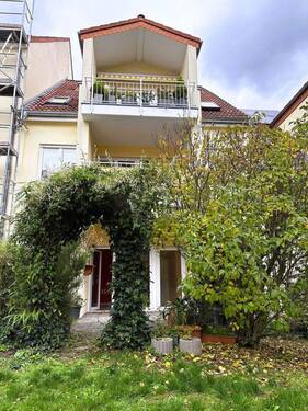 Blick vom Garten zur Terrasse - 