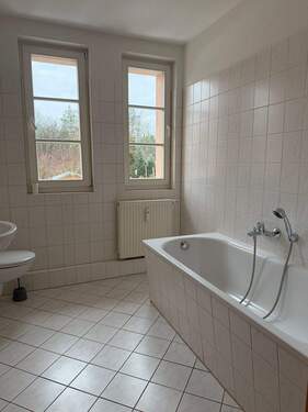 Bad mit Badewanne - 