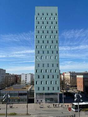 Ansicht Gebäude - Bürofläche im 14. Obergeschoss mit Blick über Hamburg