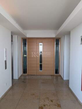 Zugang Bürofläche / Flur im Aufzugsbereich - Büro zur Miete in Hamburg