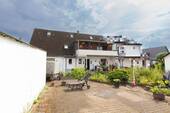 9.1 Ansicht hinten - Große Doppelhaushälfte mit vielen Möglichkeiten! #2Garagen #2Familienhaus