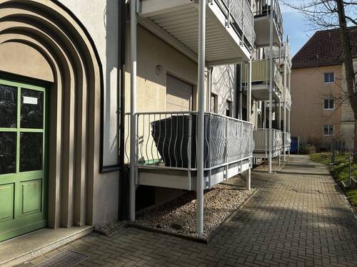 Hauseingang - Etagenwohnung mit 32,70 m² in Zwickau zur Miete