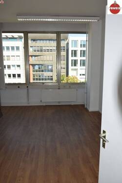 Zimmer 7, A1 - 