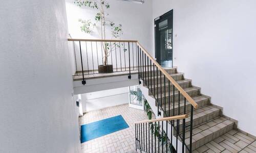 Eingang + Treppenhaus - 