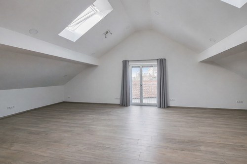 Dachgeschoss Essen/ Wohnen - 1 Zimmer Mehrfamilienhaus, Wohnhaus zum Kaufen in Kastl