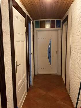 Flur zu den Nutzräumen zweite Wohneinheit - 