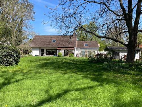 Blick vom Garten - 5 Zimmer Einfamilienhaus zum Kaufen in Wrohm
