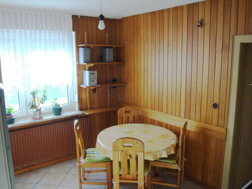 Küche mit Sitzecke - 6 Zimmer Einfamilienhaus in Wolfsburg