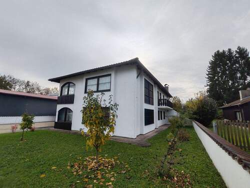 Hausansicht seitlich - 1 Zimmer Mehrfamilienhaus, Wohnhaus zum Kaufen in Pfarrkirchen