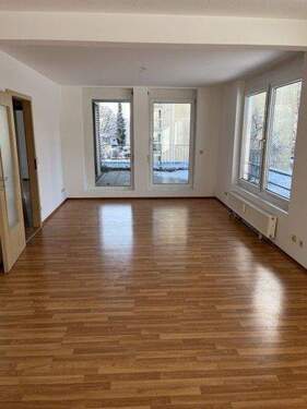 Wohnen - Großzügige 2-Zimmerwohnung Dachgeschoß (2.4) mit Terrasse im 2. OG - TG-Stellplatz