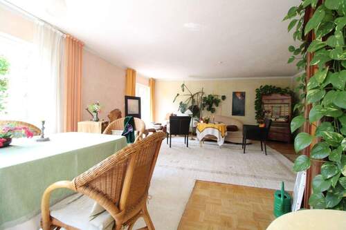 Wohnzimmer Bild 2 - 3 Zimmer Etagenwohnung zum Kaufen in Bad Boll