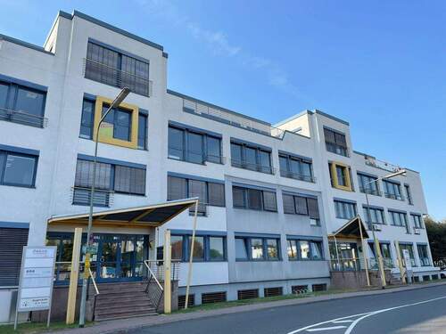 Front - Lichtdurchflutetes Premium-Office mit 2 Fensterfronten - repräsentativ & ruhig