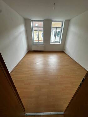 Wohnstube.jpeg - 2 Zimmer Etagenwohnung in Weißenfels