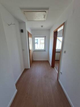 Flur - Bild 1.jpg - Hell und gemütlich Wohnen in Saarbrücken - Burbach