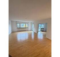 Helle 4-Zimmer-Eigentumswohnung mit Balkon, Einbauküche & Stellplatz in Frankfurt-Bergen-Enkheim - Frankfurt am Main