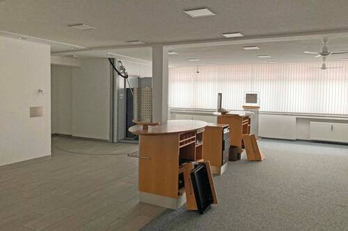 Schalterhalle - 3 Zimmer Büro zum Kaufen in Nordhalben