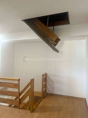 Bodentreppe zum Spitzboden - 