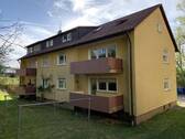 Blick auf das Wohnhaus aus dem Garten - 3 Zimmer Etagenwohnung in Pegnitz