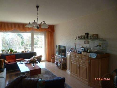 Wohnzimmer mit Ausgang Balkon - 