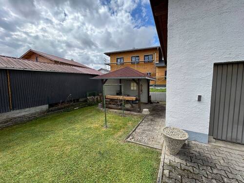 Garten - Doppelhaushälfte mit 201,00 m² in Aholming zum Kaufen