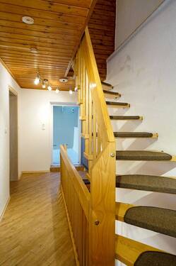 Treppenflur OG_DG.jpg - 