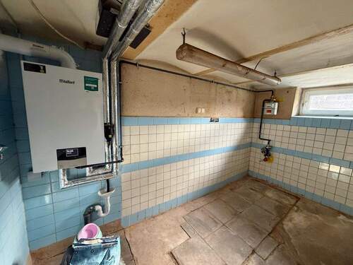 Waschküche mit Heiztherme - 