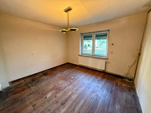 Große Fenster im Zimmer - 