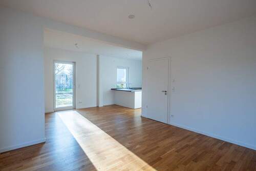 Wohnzimmer - 5 Zimmer Einfamilienhaus zum Kaufen in Blankenfelde-Mahlow