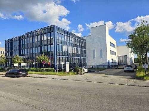 Ansicht Straße - Produktion- oder Lagerhalle mit 8 Meter Deckenhöhe im Industriegebiet Garching-Hochbrück
