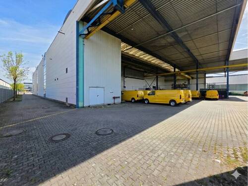 Ansicht überdachte Freifläche LKW Durchfahrt - Halle zur Miete in Garching bei München