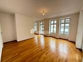 Zimmer - Altbauflair trifft Wohnkomfort - Zwei Zimmer, zwei Balkone und modernes Ambiente