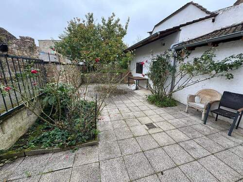 Hof-Terrasse - 5 Zimmer Einfamilienhaus zum Kaufen in Stein-Bockenheim