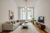 Wohnzimmer_Einrichtungsbeispiel - Gemütliche Gründerzeit-Wohnung am Mierendorffplatz: mit Wannenbad, bezugsfrei & provisionsfrei