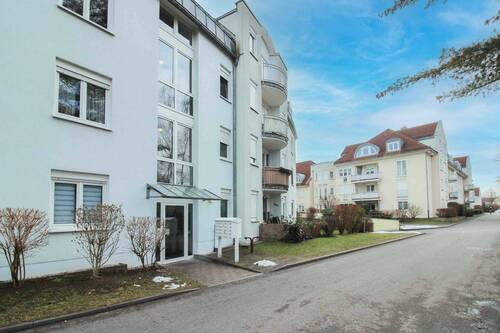 Hausansicht - Behaglichkeit pur: bezugsfreie 3-Zi.-ETW inklusive Einbauküche