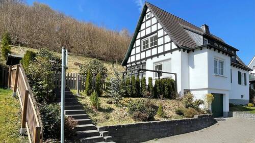 Bild 2 - 6 Zimmer Einfamilienhaus zum Kaufen in Olpe