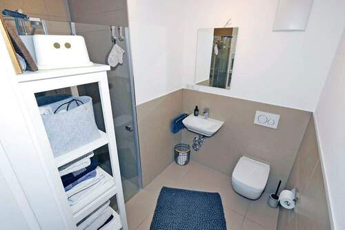 Separates Duschbad mit ebenerdiger Dusche - Etagenwohnung mit 98,00 m&sup2; in Bad Honnef zur Miete