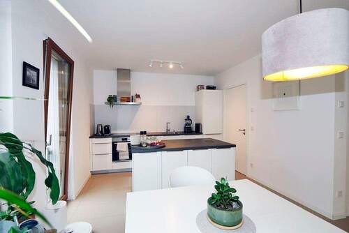 Hochwertige Einbauküche mit Bosch-Elektrogeräten - 