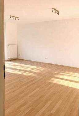 Wohn-/Essbereich - - Etagenwohnung mit 60,00 m&sup2; in Frankfurt am Main zum Kaufen