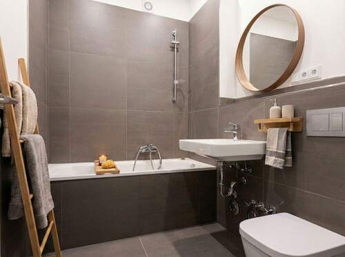 Innenvisualisierung Badezimmer - 5 Zimmer Etagenwohnung zum Kaufen in Berlin