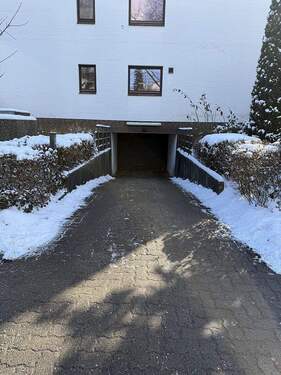 Tiefgaragenzufahrt - 2 Zimmer Etagenwohnung in Großhansdorf