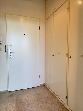 Flur mit Einbauschrank - 