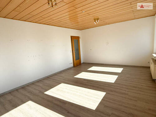 Wohnzimmer - 4 Zimmer Etagenwohnung zur Miete in Geyer