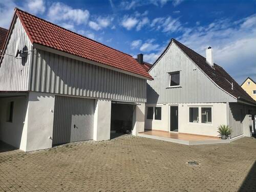 Nebengebäude und Terrasse - Einfamilienhaus mit 132,00 m&sup2; in Eggolsheim zum Kaufen