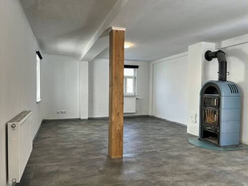 Wohn- und Essbereich mit Schwedenofen im Erdgeschoss - 