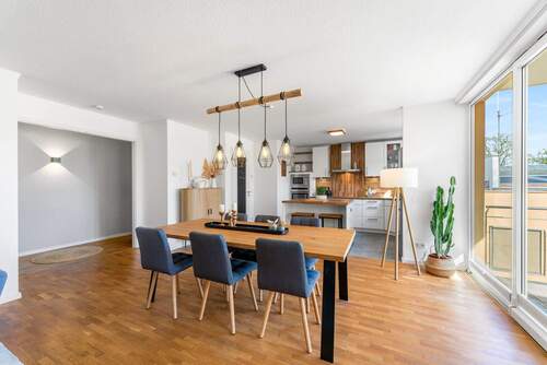 Essbereich - Exklusive 4-Zimmer-Wohnung in Lindenthal: barrierefrei & stilvoll leben