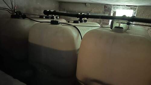 Öl Tanklager im Keller - 