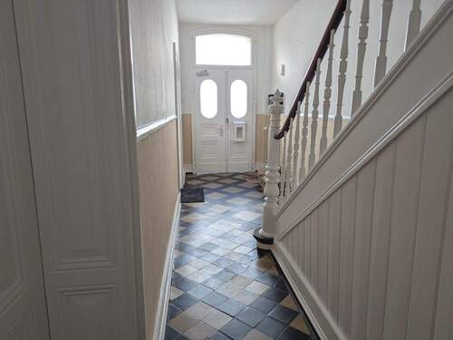 Hausflur Erdgeschoss - 8 Zimmer Mehrfamilienhaus, Wohnhaus in Köln