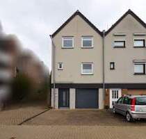 Reihenendhaus mit Splitlevel-Architektur, Garage und Garten - Bergheim Kenten