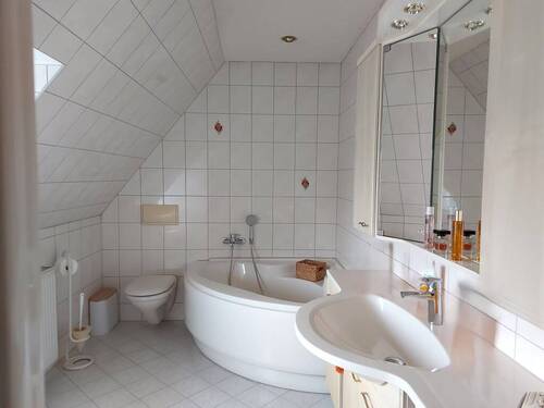 Wannen- und Duschbad im DG - 